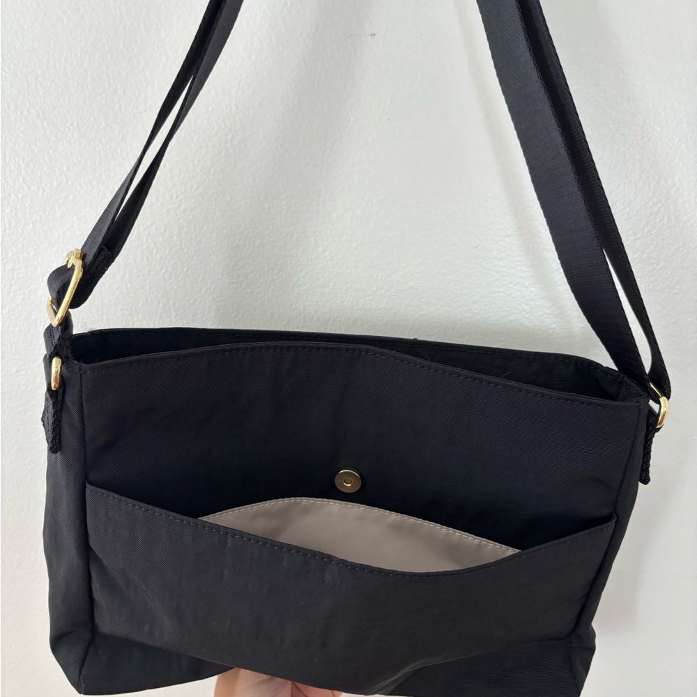 Kipling Shoulder/Crossbody Bag Black Gold Hardware Like New Double Front Pockets - Picture 6 of 7